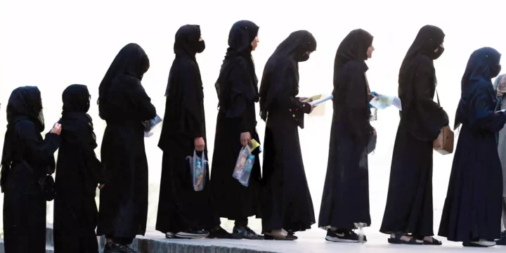 در جست‌وجوی سرنوشتی تازه: زندگی این روزهای زنان دانشجو در افغانستان و بررسی امکان ادامه تحصیل آن‌ها در ایران